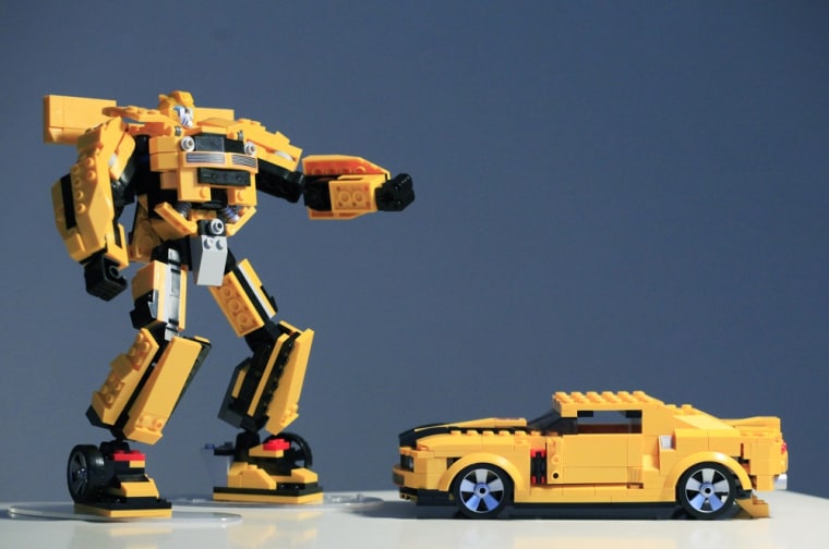 Image: Hasbro's 2-in-1 Kre-O Transformers Bumblebee