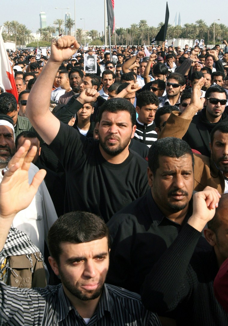 Image: Hundreds of Bahraini protesters shout sl
