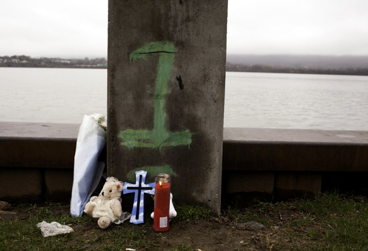 Image: Memorials placed near the boat ramp where Lashanda Armstrong drove into the Hudson River