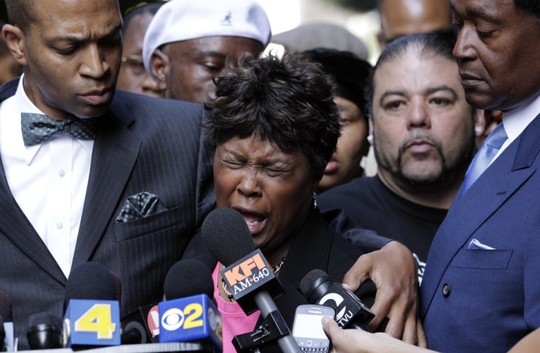 Image: Wanda Johnson, center, mother of Oscar Grant, who was killed by transit officer Johannes Mehserle