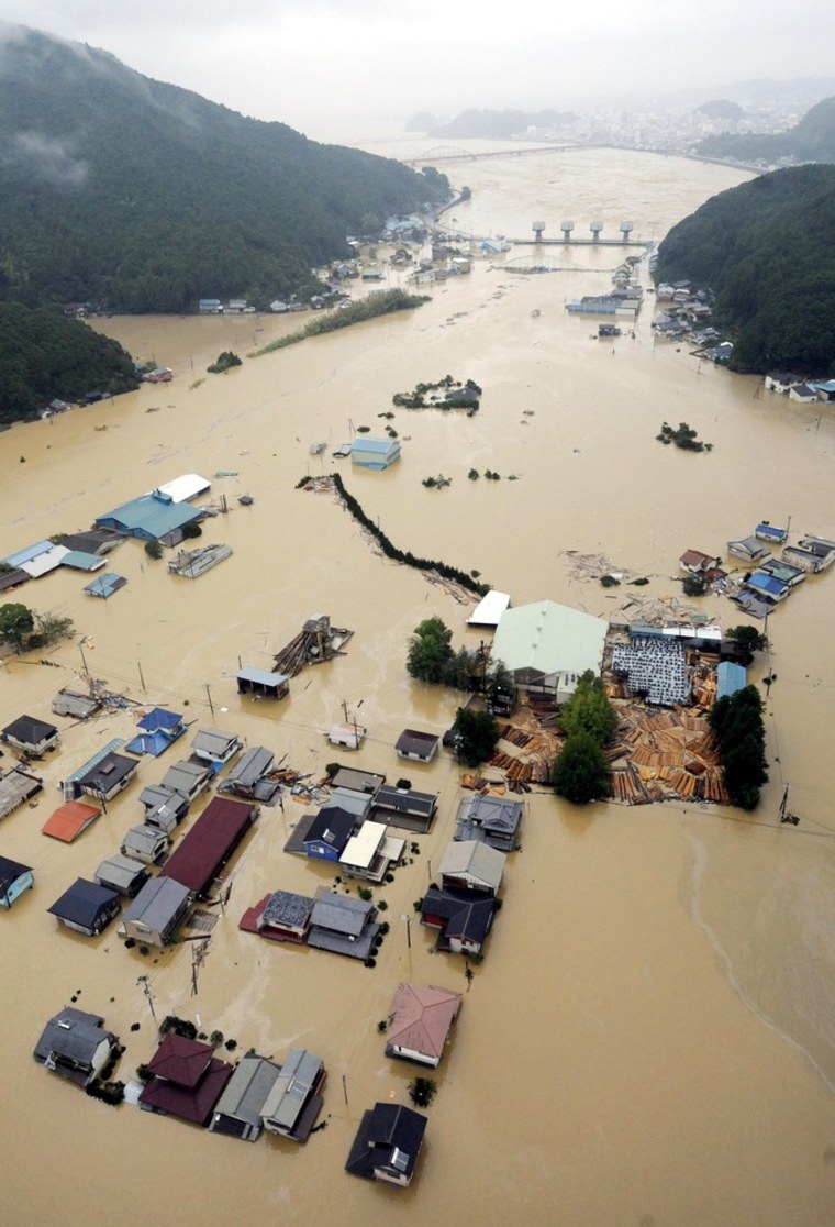 Image: Heavy downpours by Typhoon Talas swamp a residential area in Kiho, central Japan