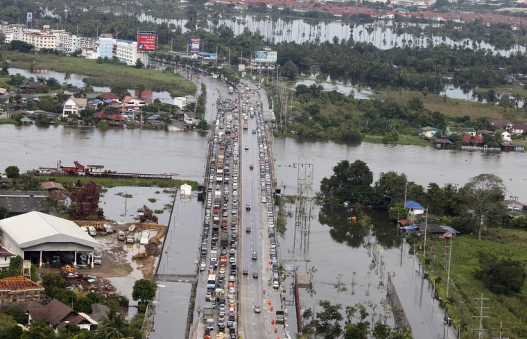 Image: An aerial view of residents and vehicles being evacuated from a flooded area in Pathum Thani province