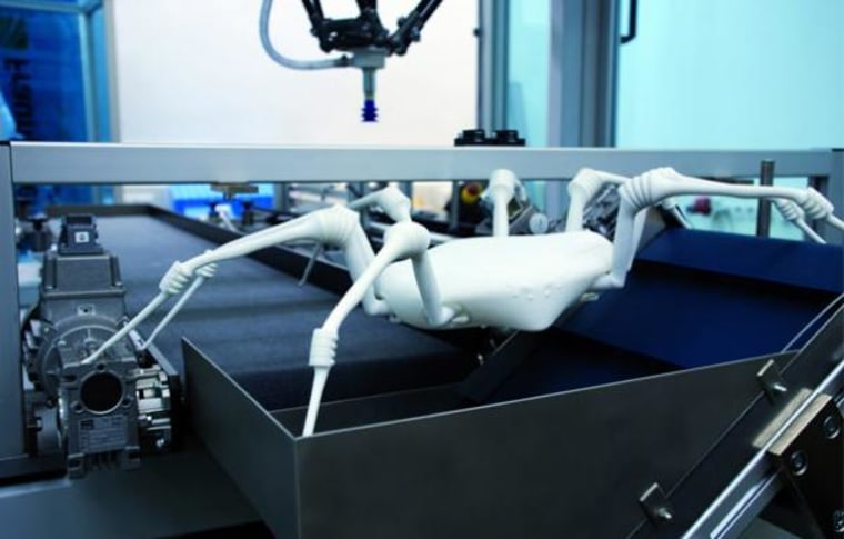 The robot spider's legs are 20 centimeters long. Elastic drive bellows serve as joints.
