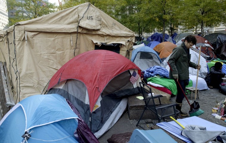 Military-style tents rise at NYC Occupy camp
