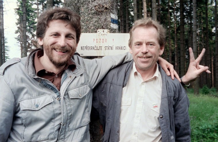 Image: Vaclav Havel with Zbigniew Janas in 1989