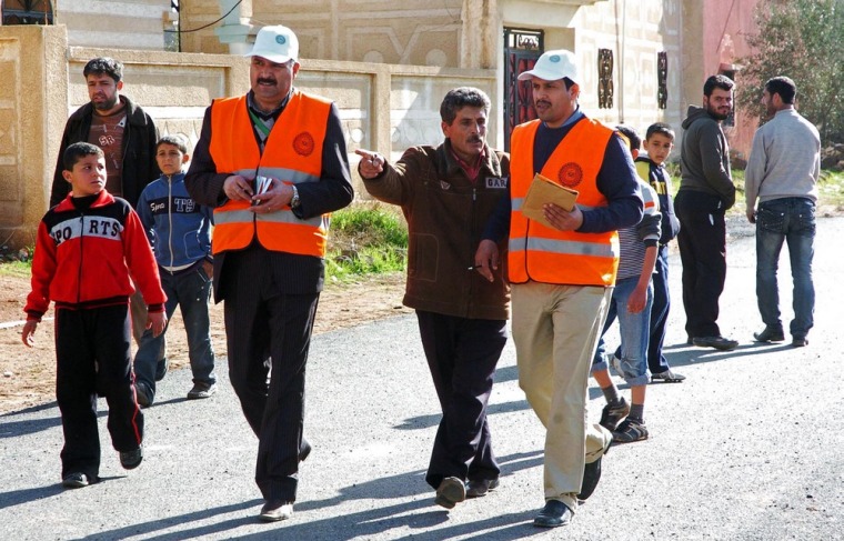 Image: Arab League observers tour the town of Mseifrah in Syria's southern Daraa province on January 5,
