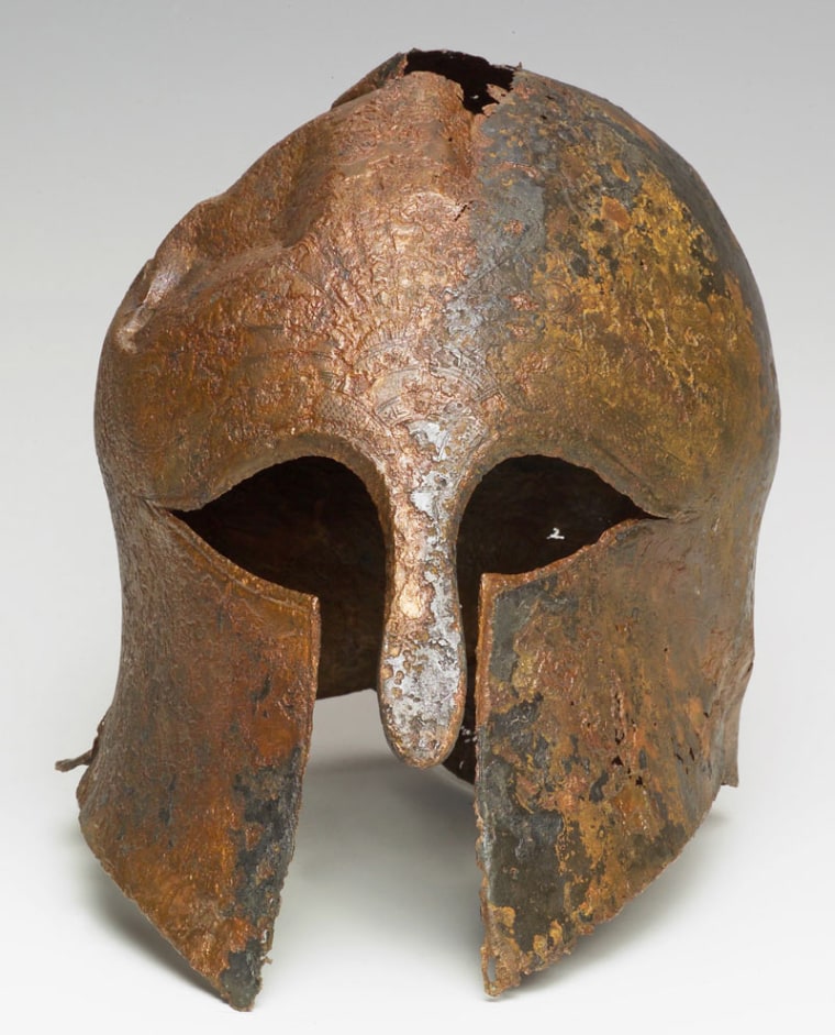 Konsulat and At opdage Ancient warrior's helmet is discovered in waters off Israel