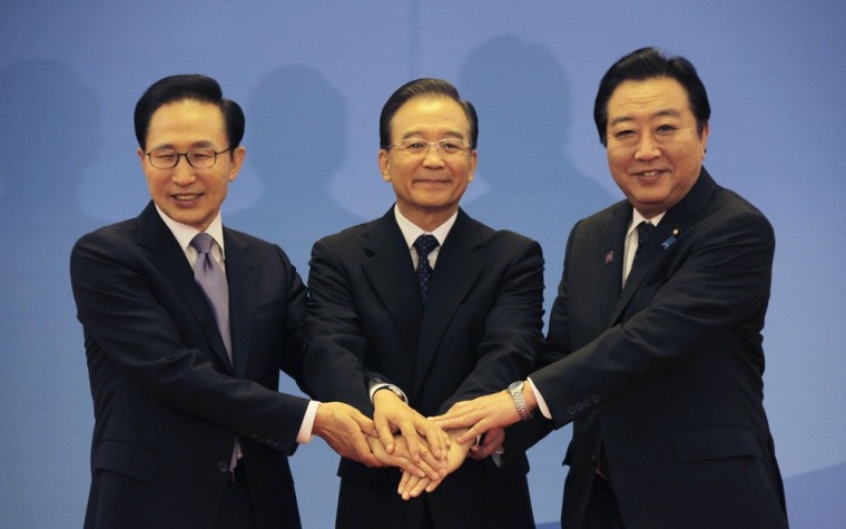 Image: South Korea's President Leek, China's Premier Wen and Japan's Prime Minister Noda hold their hands together as they pose for photographs ahead of the fifth trilateral summit among the three nations in Beijing
