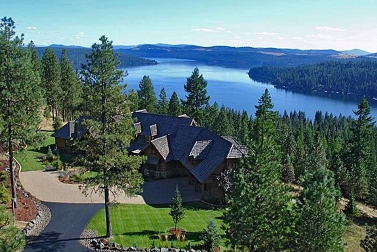 Home, home on the lake -- beautiful resdiences near the water for sale