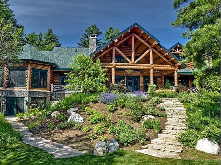 Home, home on the lake beautiful resdiences near the water for sale