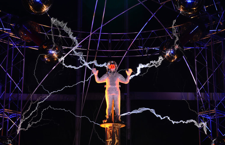 Why David Blaine S Million Volt Stunt Is Shockingly Safe