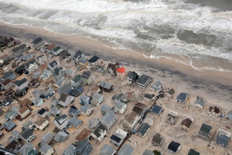 Image: US East Coast tries to clean up, get back to work after Sandy
