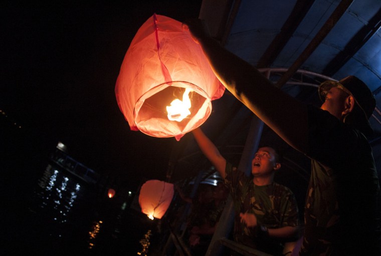 Image: Indonesians Celebrate The New Year With 2014 Lanterns Released Into The Sky
