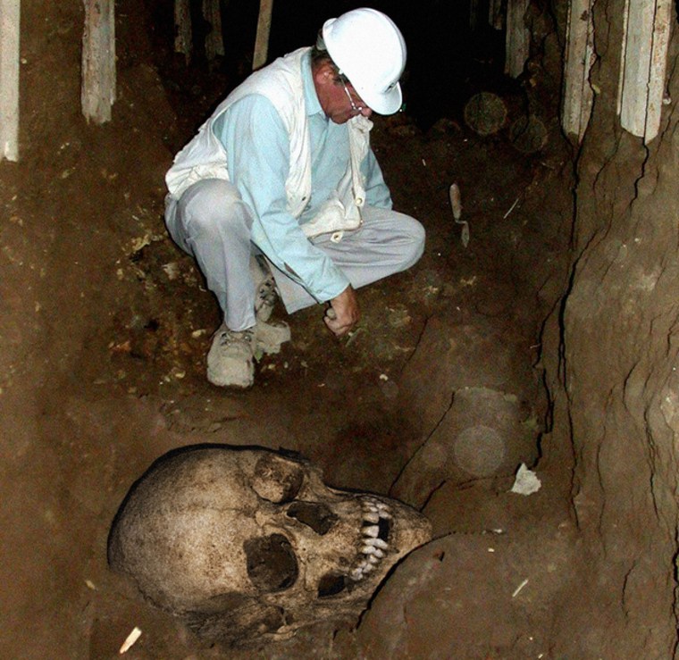 This photograph of an archaeological dig that purports to show a skull belonging to a race of “giants” dating back to biblical times is, well, fake.