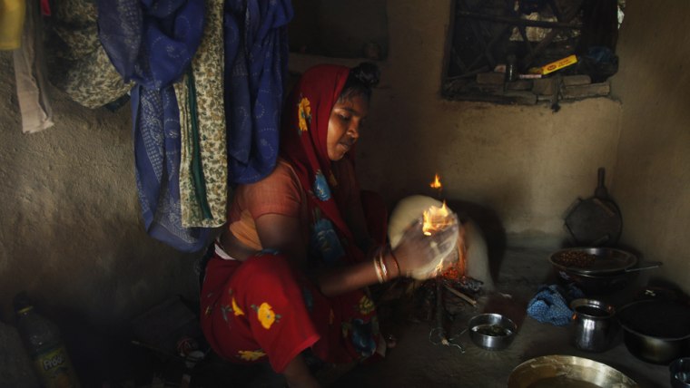 Image: Woman making chapati