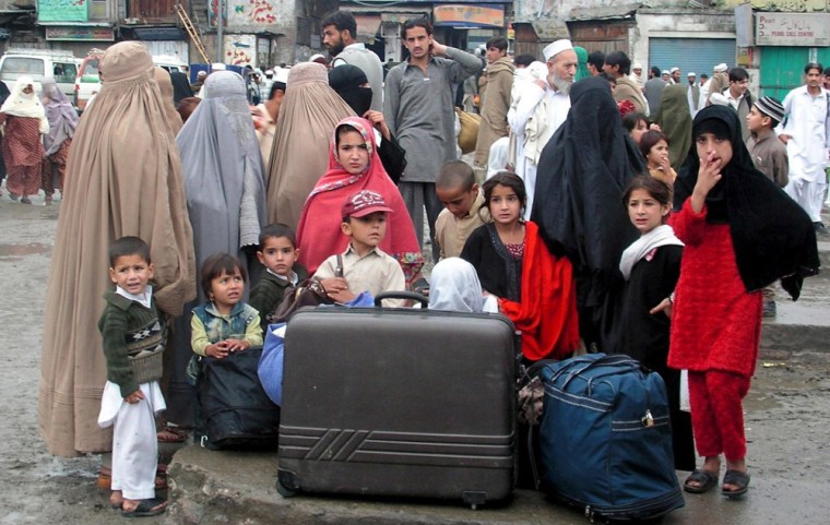 Image: Local residents flee Swat Valley