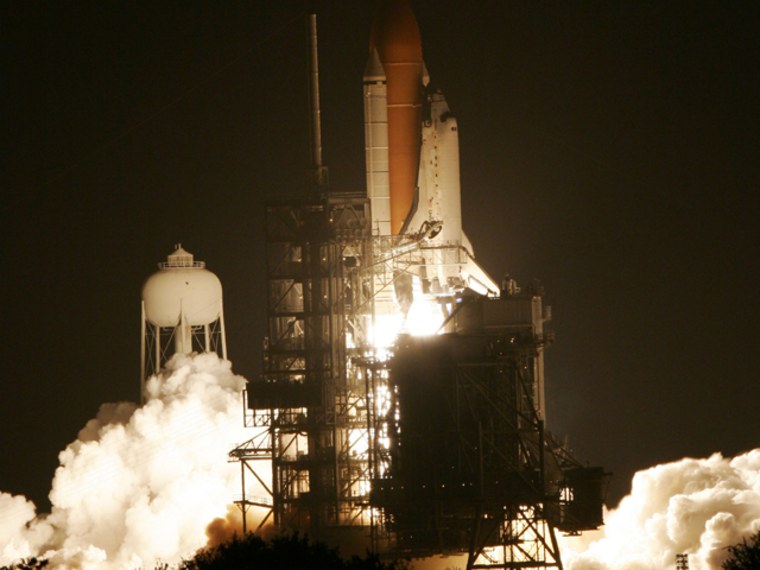 Image: space shuttle launch