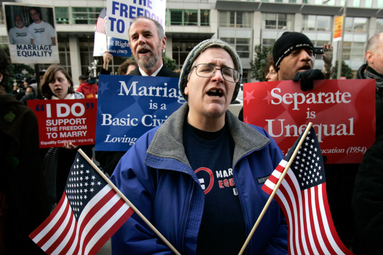 Image: Kreml sings with a group of same-sex marriage supporters outside the federal courthouse in San Francisco
