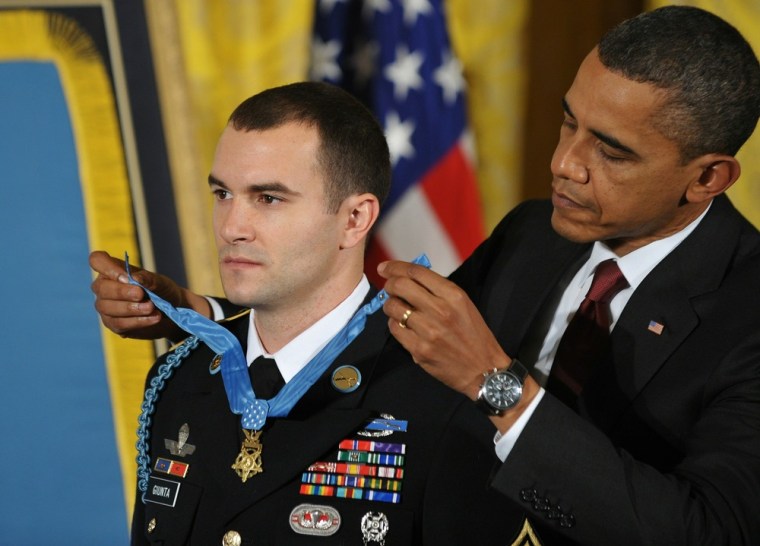 Image: US President Barack Obama presents the Medal of Honor to Staff Sgt. Salvatore Giunta of the US Army