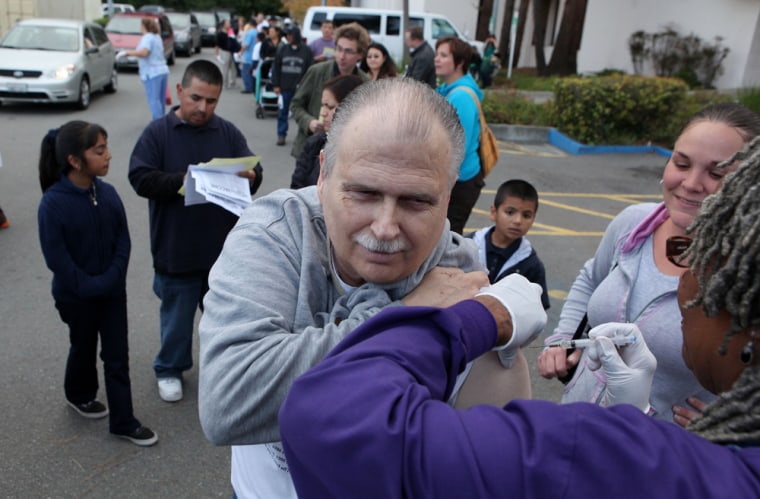 Image: California Medical Center Holds Free H1N1 Drive-Thru Community Clinic