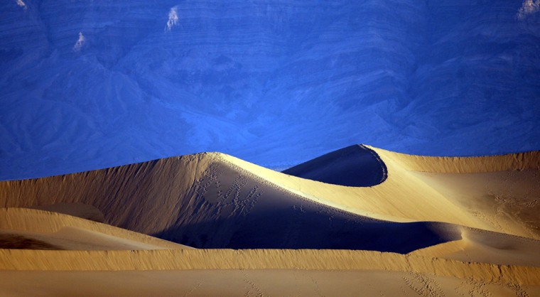 Image: Sand dunes near the village of Stovepipe