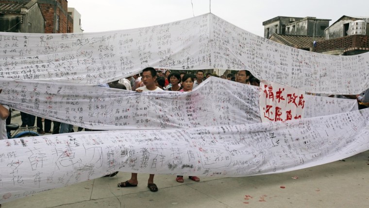 Image: Villagers from Wukan collect signatures in support for a protest in Lufeng in the southern Chinese Guangdong province