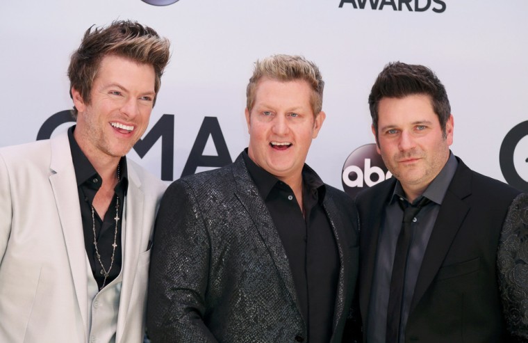 Image: Rascal Flatts arrive at the 47th Country Music Association Awards in Nashville, Tennessee