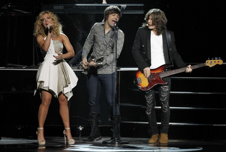 Image: The Band Perry perform \"Don't Let Me Be Lonely\" at the 47th Country Music Association Awards in Nashville, Tennessee