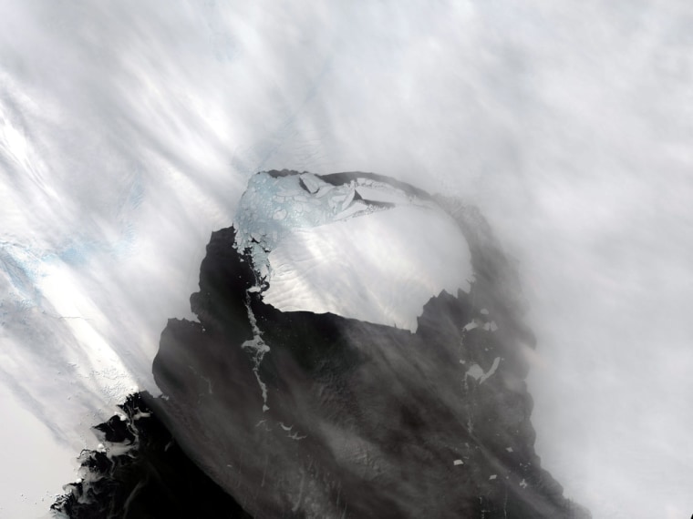 Image: Giant iceberg calves from Pine Island glacier