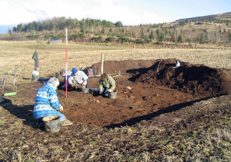 Tam Ward |
 
Made by Prehistoric Scots
Archaeologists working at the Scottish farm site.