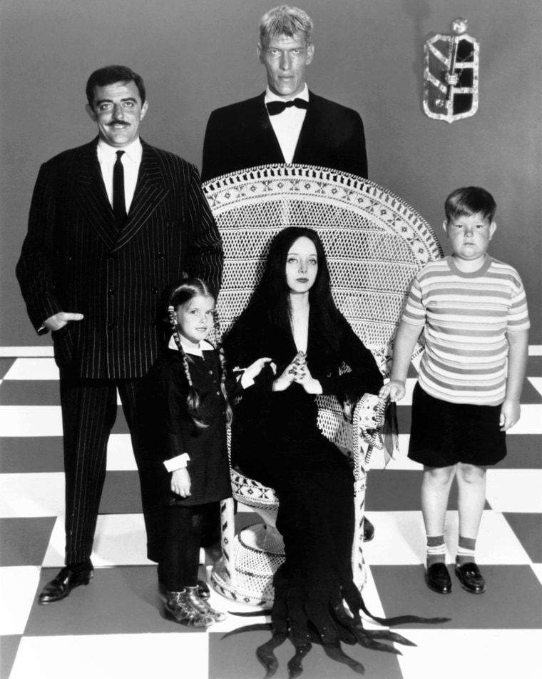 ADDAMS FAMILY, (from left): John Astin, Lisa Loring, Ted Cassidy, Carolyn Jones (seated), Ken Weathe