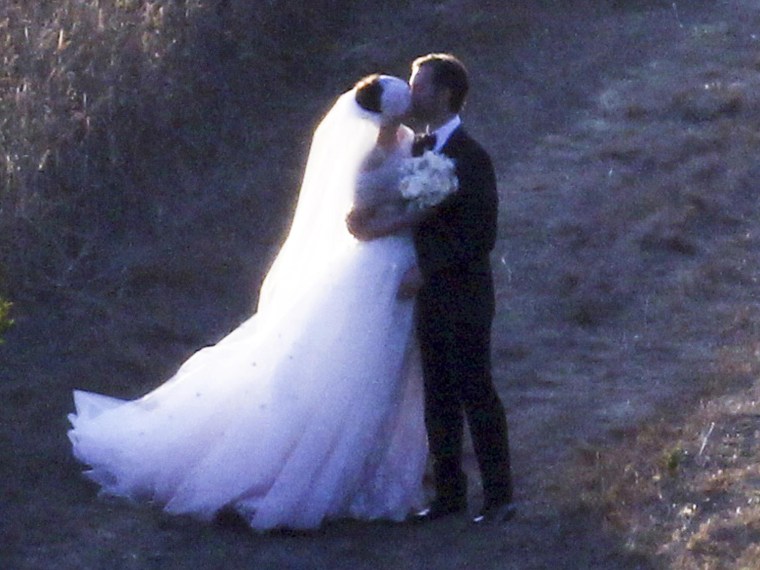 Anne Hathaway Marries Adam Shulman in a Romantic &amp; Picturesque Ceremony