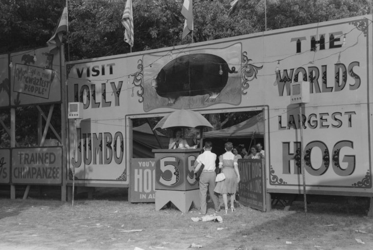 Midway and carnival, Shelby County Fair and Horse Show, Shelbyville, Kentucky. Date 1940 Aug.?. Date: (10590614) Photo By: Mary Evans Picture Library/Everett Collection