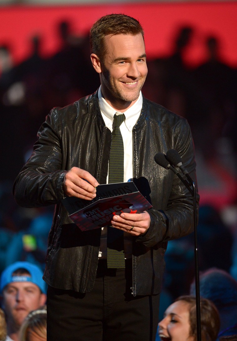 2014 CMT Music Awards(01)