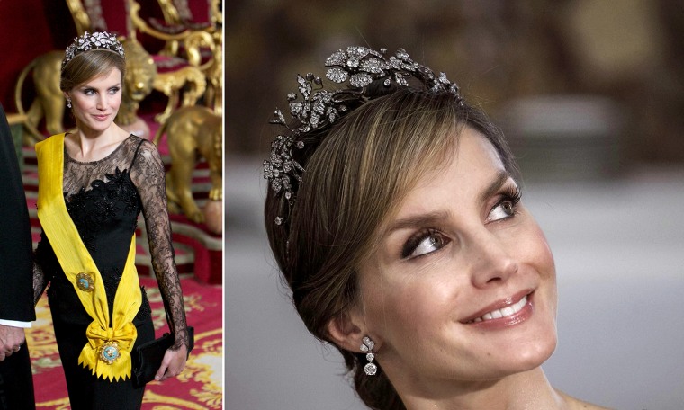 epa04247226 Spanish Princess Letizia during the gala dinner held by the Spanish Royalty for Mexican President Enrique PeÃ±a Nieto and his wife Angelica Rivero at the Royal Palace in Madrid, central Spain, on 09 June 2014.  EPA/Emilio Naranjo POOL