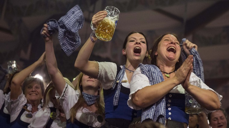 Image: Oktoberfest waitresses celebrates the end of the world's biggest beer festival in Munich