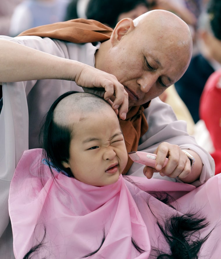 Image: Buddhist monk shaves the head of Hye Oh