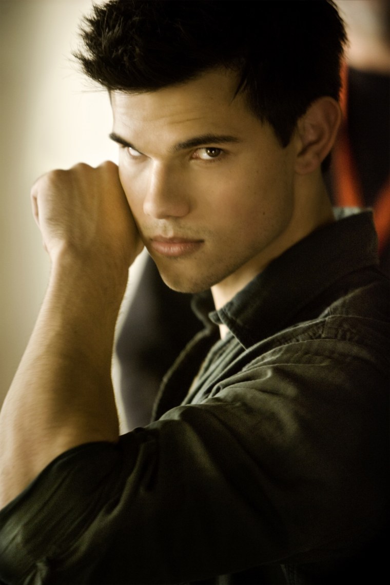 TAYLOR LAUTNER stars in THE TWILIGHT SAGA: BREAKING DAWN-PART 1



Ph: Andrew Cooper

© 2011 Summit Entertainment, LLC.  All rights reserved.