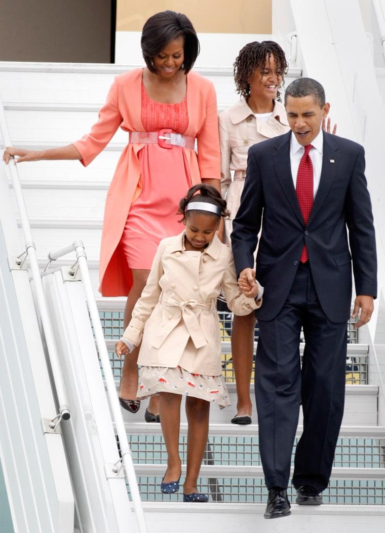 Image: U.S. President Barack Obama, first lady Michelle Obama, daughters Sasha and Malia arrive at Vnukovo airport outside Moscow