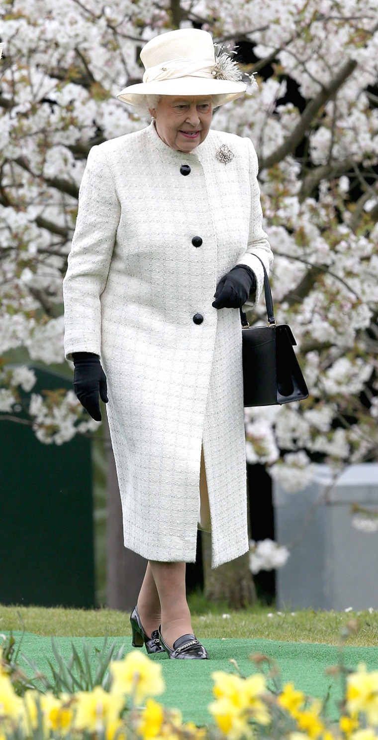 Image: The Queen, Duke Of Edinburgh &amp; Duke Of Cambridge Attend The Windsor Greys Statue Unveiling
