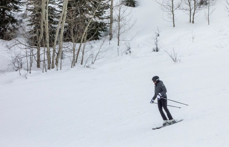 Image: U.S. First Lady Skis In Aspen