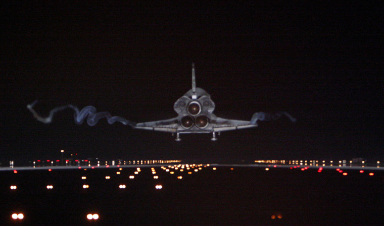 Image: Space shuttle Atlantis lands