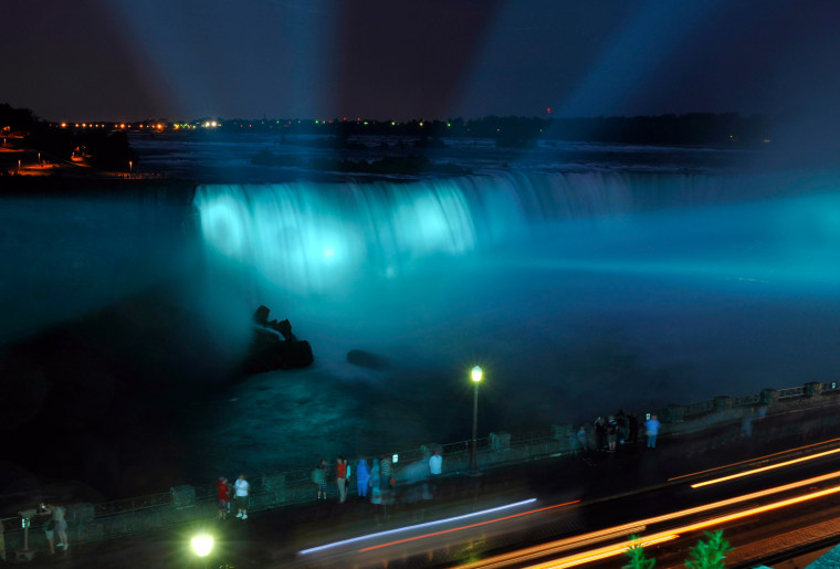 Image: Niagara Falls illuminated blue