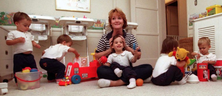KRT NEWS STORY SLUGGED: QUINTS KRT PHOTOGRAPH BY JUDITH CALSON/SAN JOSE MERCURY NEWS (KRT4-November 28) Patty Shier plays with her quintuplet babies in their Los Angeles home. The 36-year old mother has been in great demand by the media since the recent birth of septuplets in Iowa. They all want to know how she and husband Scot have managed for the past 22 months since the birth of their three daughters and two sons and what lessons they can pass along to the nation's newest multiple birth celebrity paraent.