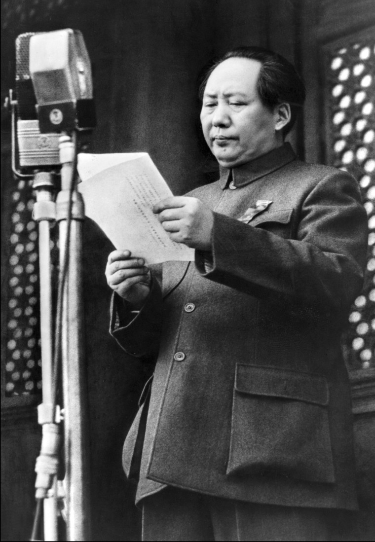 Image: Mao Zedong proclaiming the founding of the People's Republic of China in Beijing