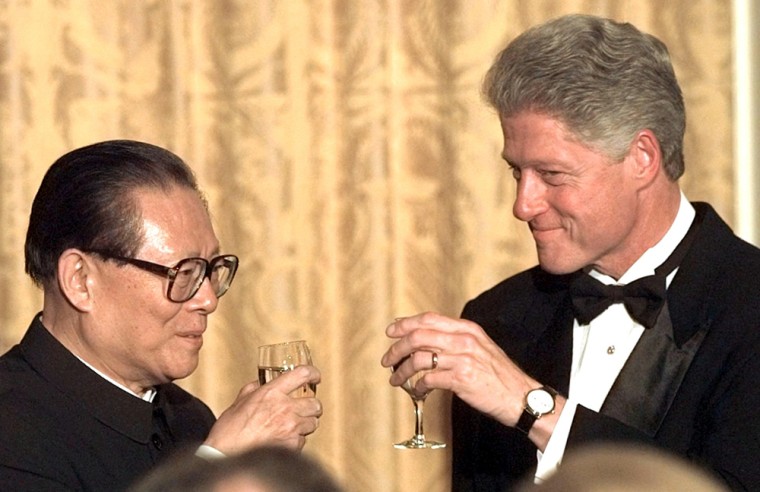 Iamge: Chinese President Jiang Zemin and US President Bill Clinton, 1997