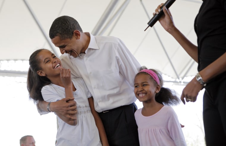 Image: President Barack Obama, Malia Obama & Sasha Obama