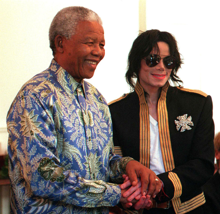 South African President Nelson Mandela (L) and US