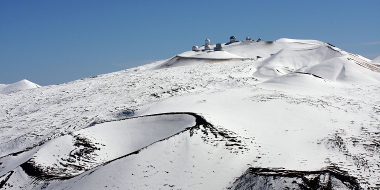 ** CORRECTS YEAR TO 2009 ** Observatories are seen on the peak of the snow-covered Mauna Kea mountain in this aerial photo taken Tuesday Jan. 6, 2009 near Hilo, Hawaii. Mauna Kea is a dormant volcano and home to an astronomy community. (AP Photo/Tim Wright)