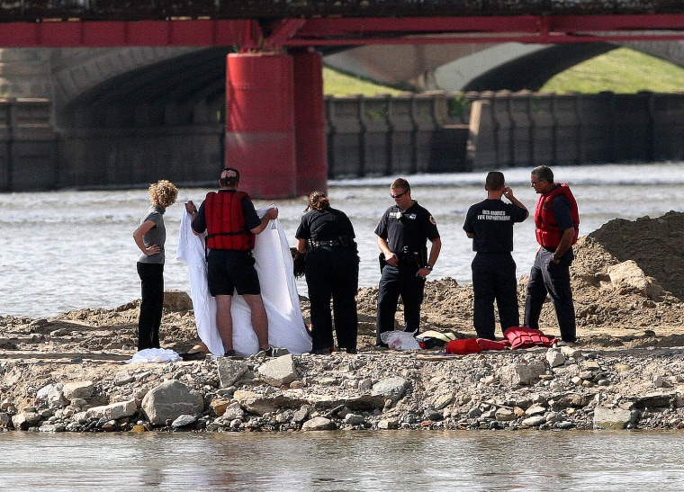 Woman rescued from Des Moines River
